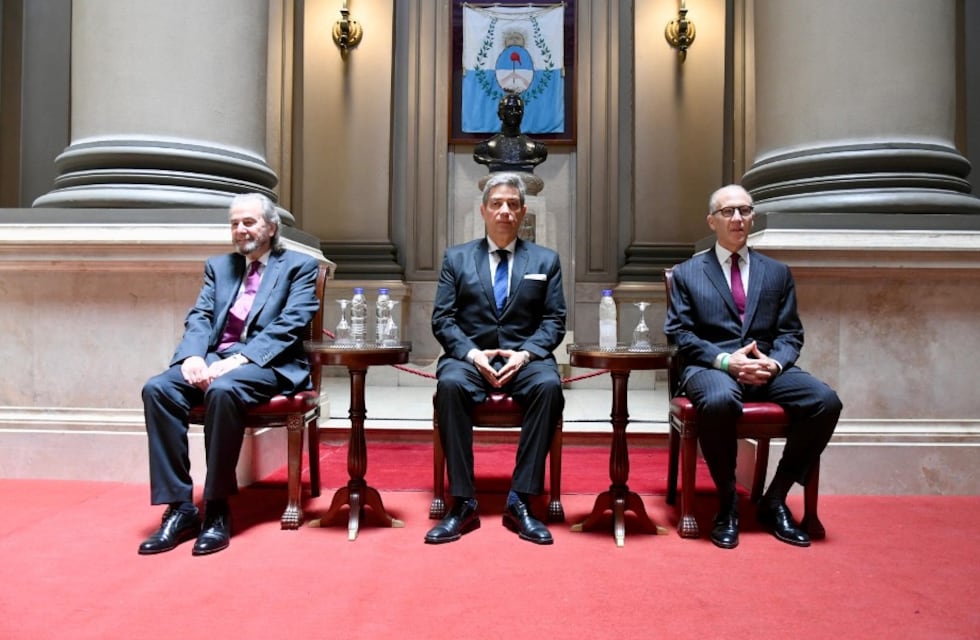 Pese a la acordada de la Corte, el Gobierno mantiene la idea de nombrar jueces por decreto