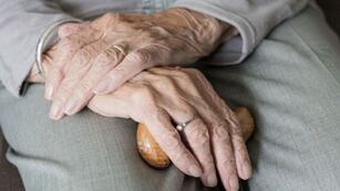 Buscan desesperadamente a la familia de una mujer de 87 años que está internada en un hospital de San Juan (imagen ilustrativa)