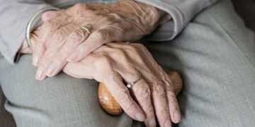 Buscan desesperadamente a la familia de una mujer de 87 años que está internada en un hospital de San Juan (imagen ilustrativa)