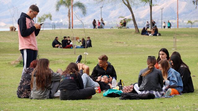 dia del estudiante en Carlos Paz  primavera 21 de septiembre festejo juntada jovenes estudiantes chicos chicas
foto yanina aguirre