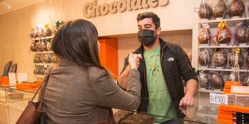 Sabrina Marcucci expresó que el contacto con los emprendedores y feriantes permite acercarles las distintas alternativas para asistirlos y acompañarlos desde la Municipalidad.