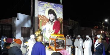 En Tilcara, las tradicionales ermitas confeccionadas con flores y semillas, representan de manera artística las catorce estaciones del Vía Crucis. Este es uno de los tantos atractivos que ofrece la Semana Santa en Jujuy.