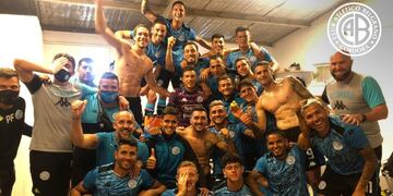 La intimidad del festejo Celeste. "Merecíamos una alegría así", expresó el autor del gol del triunfo.