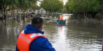 Prefectura y municipio asisten a los evacuados de Gualeguaychú