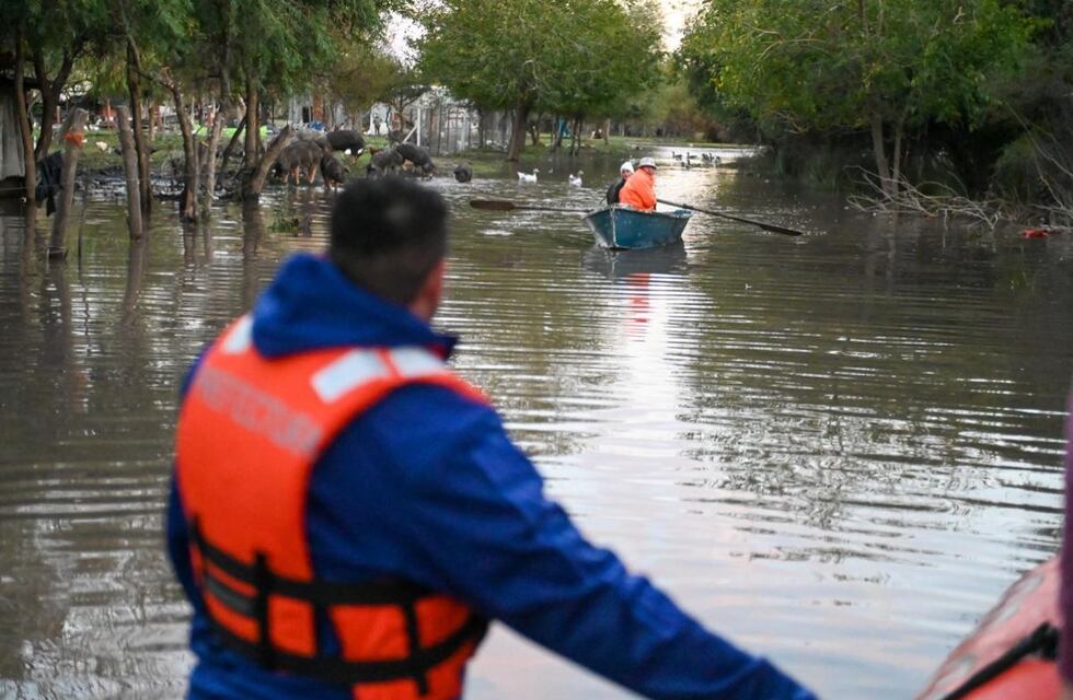 Prefectura y municipio asisten a los evacuados de Gualeguaychú