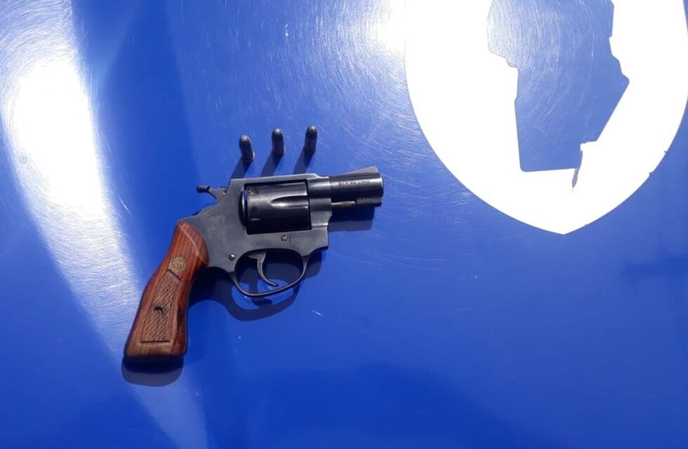 Córdoba: en un confuso episodio, detuvieron a un adolescente de 15 años con dos armas y dos autos