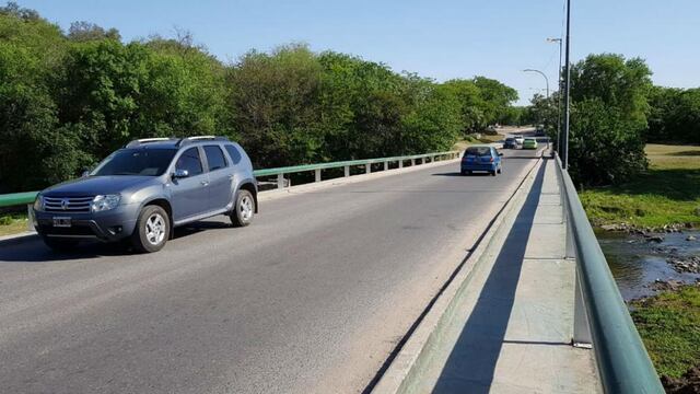 Corte de tránsito en el puente Chateau, ciudad de Córdoba.
