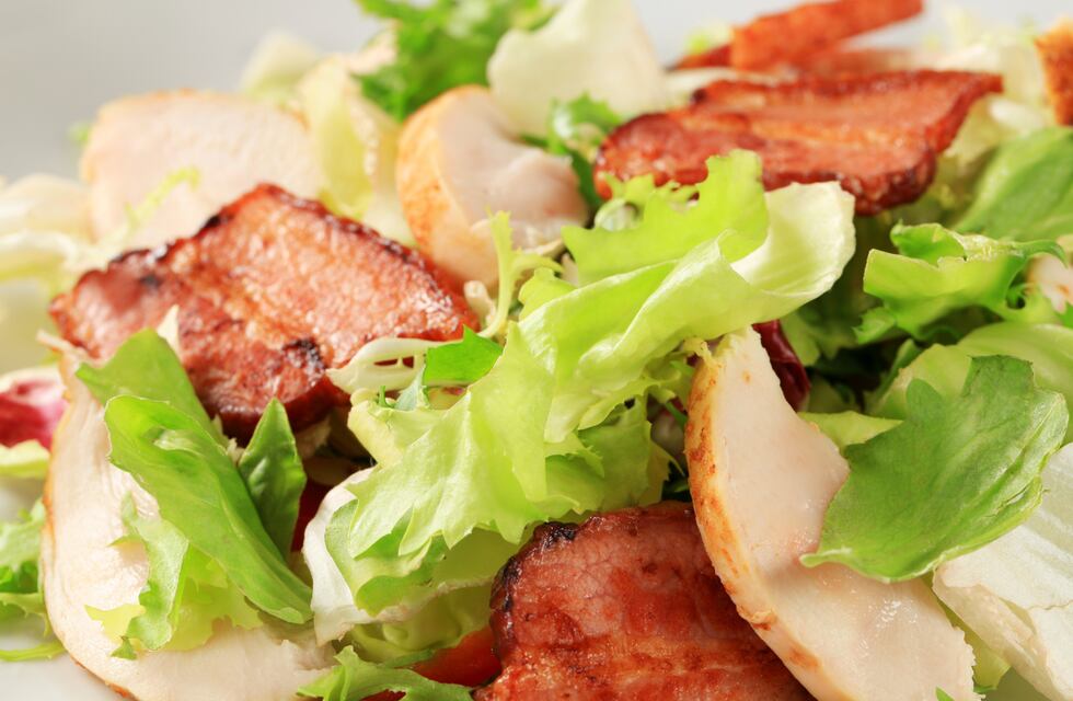 Cómo hacer la ensalada de pollo ‘La Maison’, la preferida de Barbara Streisand, John Travolta y Adele