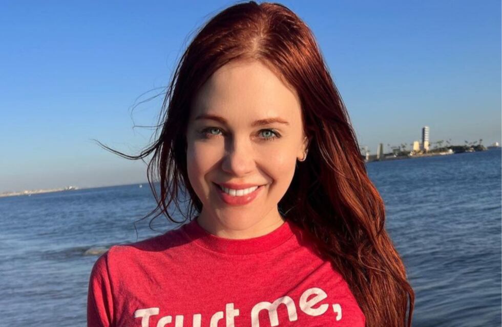 Maitland Ward ganó un premio a “Mejor actriz de cine para adultos” y celebró frente al espejo con un look total black