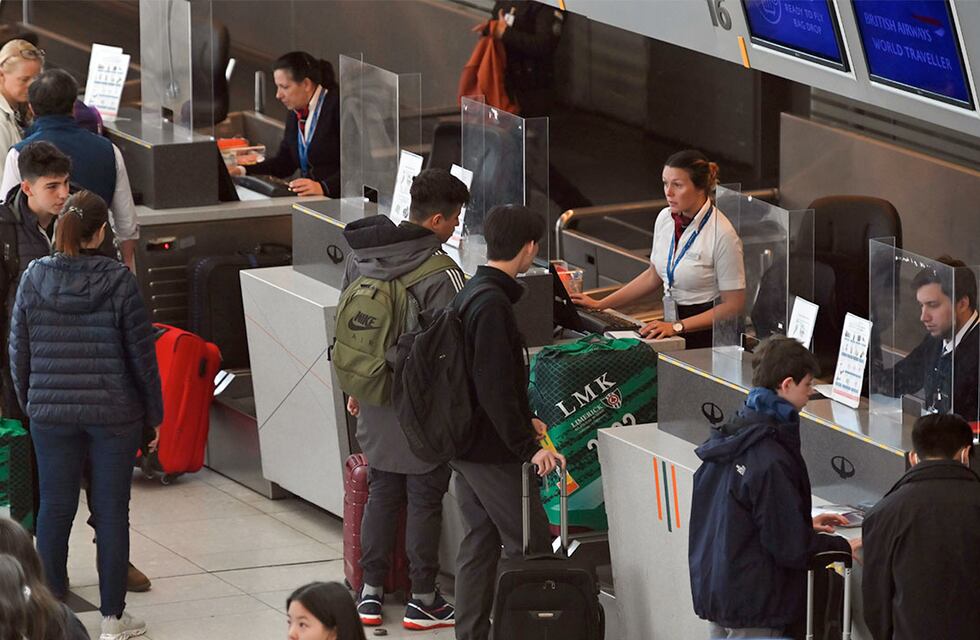 Un montón: cuántos argentinos se fueron a vivir afuera en los últimos años y a dónde