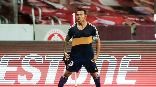 El Apache le dio el triunfo a Boca y encamina su clasificación a cuartos de final. (EFE)
