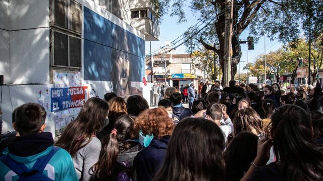 Inauguraron el mural del Trinche Carlovich