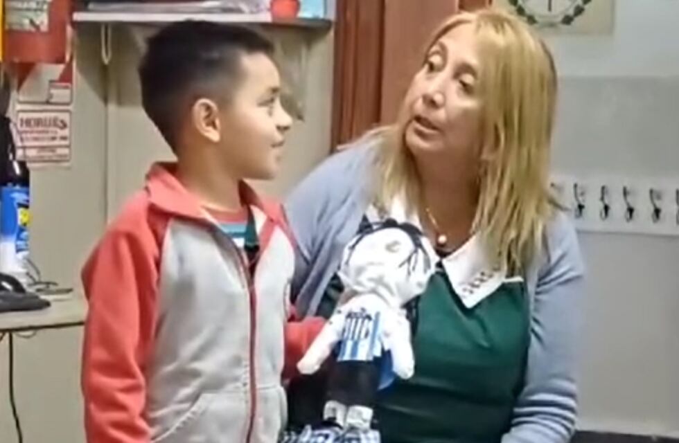 “El poder de atajar”: un pequeño de Córdoba eligió a un reconocido futbolista como su héroe