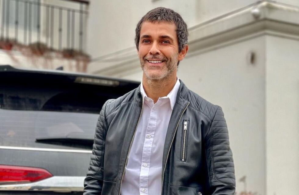 Mariano Martínez sorprendió a sus seguidores con una foto envuelto en una toalla: “Salió el sol”