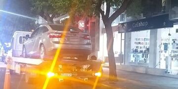Auto retenido en pleno centro rafaelino
