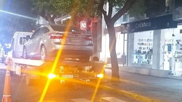 Auto retenido en pleno centro rafaelino