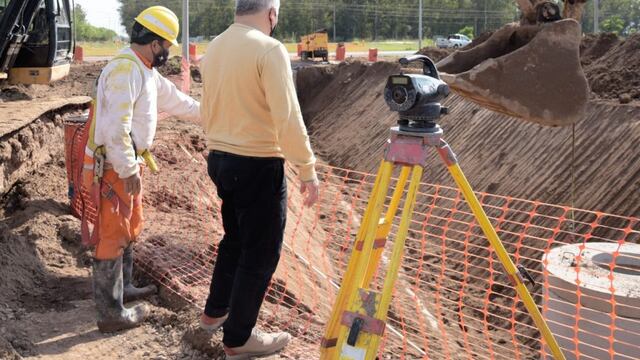 La obra de cloacas del sector sur de Arroyito ya cruzó ruta 19