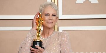 Jamie Lee Curtis con su Premio Oscar.