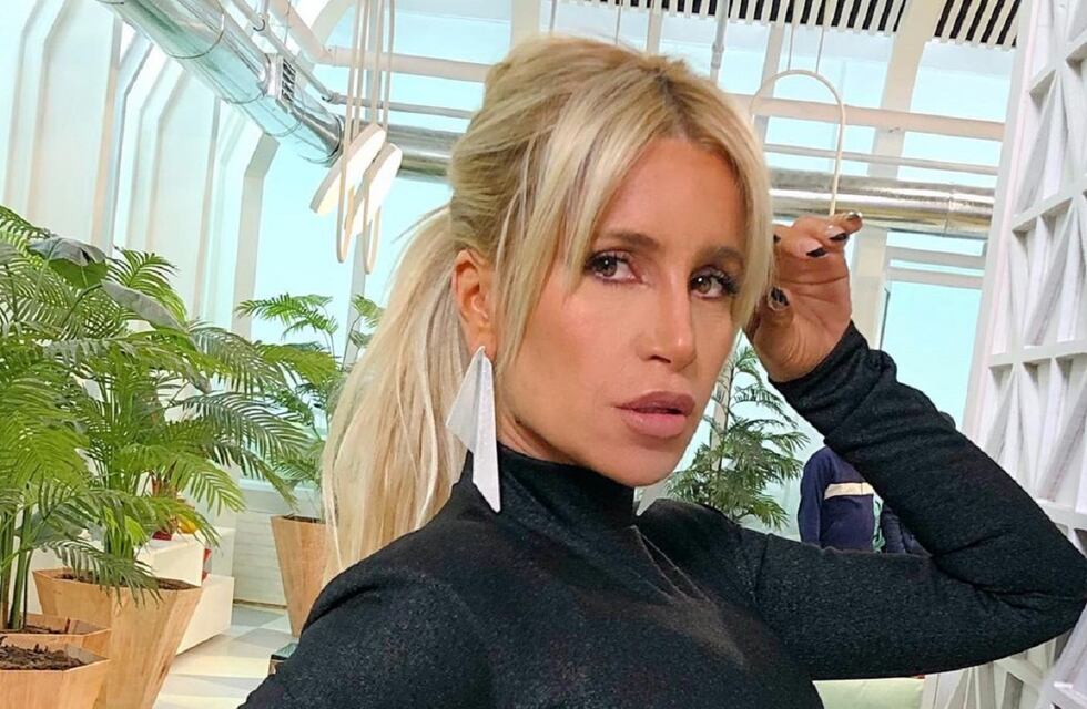 Flor Peña sorprendió con fotos desde la cama con un corpiño de encaje y nada abajo