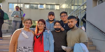 La joven y su familia estuvieron presentes durante el debate oral y público en el que condenaron a Enrique Pochón. (@anytramontini)