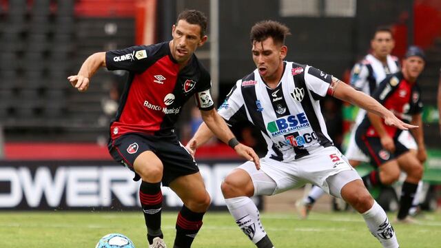 Maxi Rodríguez fue uno de los mejores jugadores rojinegros en el Estadio Marcelo Bielsa. (@canoboficial)