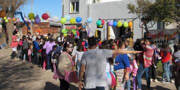 Más de 100 niños festejaron su día en el barrio Nueva Bahía