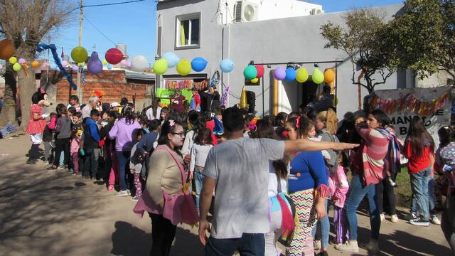 Más de 100 niños festejaron su día en el barrio Nueva Bahía