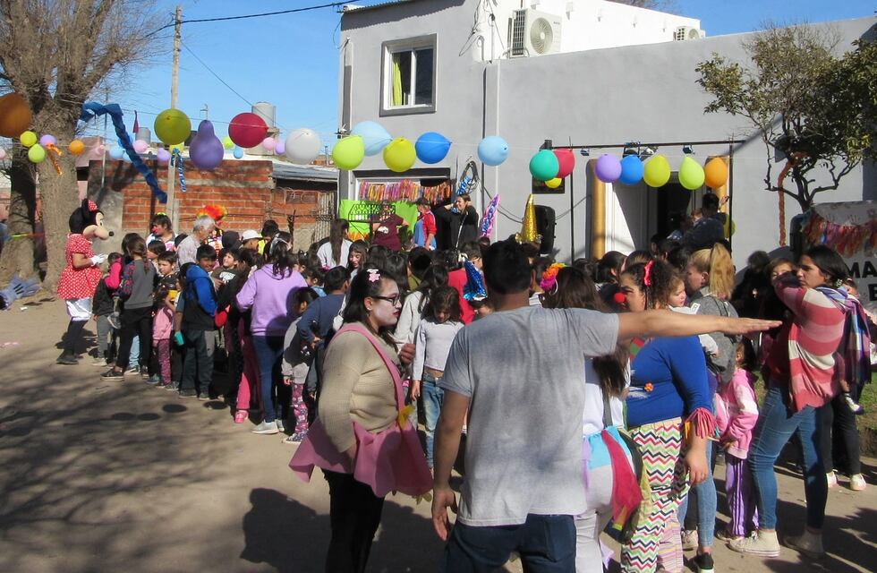 Punta Alta: más de 100 niños festejaron su día en el barrio Nueva Bahía
