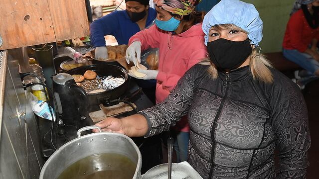 Luego de meses de lucha, los trabajadores de merenderos y comedores comunitarios son considerados personal esencial.