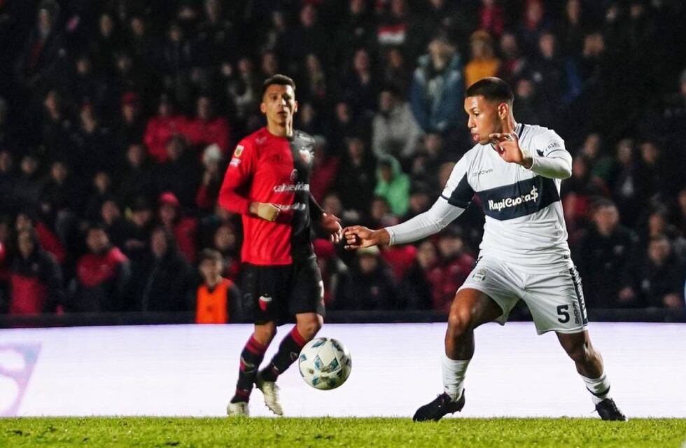 Descenso en Argentina: Colón y Gimnasia viajan a Rosario para un desempate vibrante