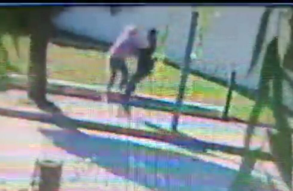 Así fue el brutal ataque de un delincuente contra una mujer en Córdoba: “Me iba a matar contra el poste”