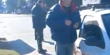 Inspectores intentando realizar su trabajo