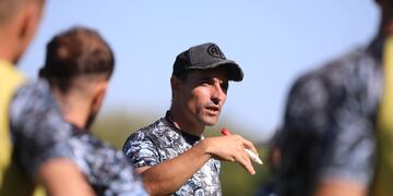 El entrenador pirata buscará presentar el mejor equipo posible para enfrentar al club de la capital chaqueña