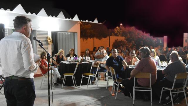 El intendente Luis Castellano presentó su balance de gestión ante las 41 comisiones vecinales