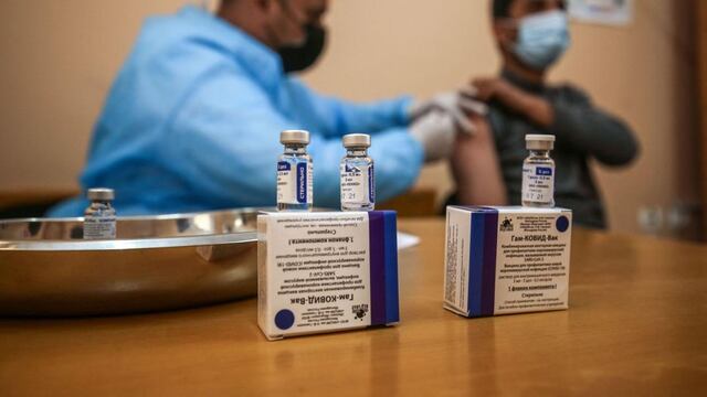 Aseguran que la Sputnik Light reduce a la mitad la infección por coronavirus