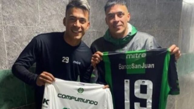 Luego del partido entre San Martín de San Juan y Ferro Co los hermanos, Juan Cruz Villagra y Brian Fernández intercambiaron camisetas.