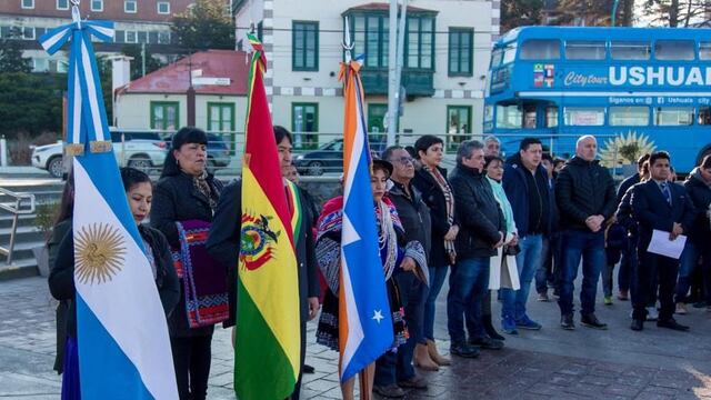 Ushuaia: la Municipalidad de participó del 197° aniversario de la independencia del Estado Plurinacional de Bolivia