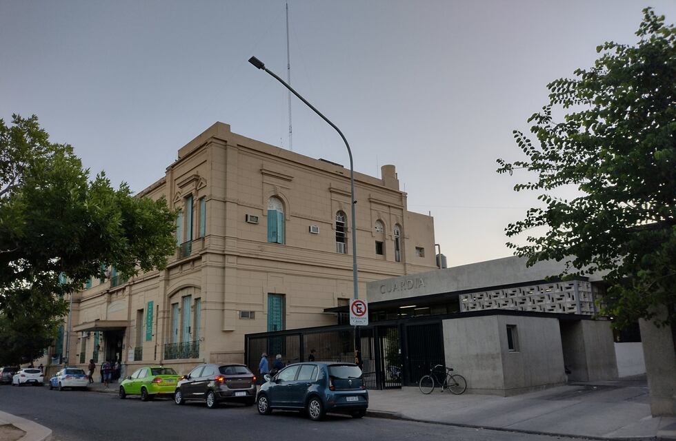 Dos personas la apuñalaron para robarle el celular y murió 20 días después