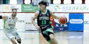 Máximo Araujo, a pesar de su juventud, de lo poco rescatable en Atenas (Germán Ruiz / Prensa Atenas).