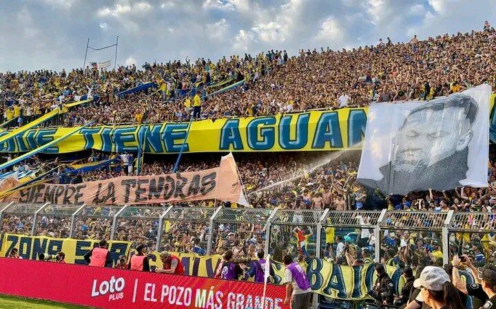Una de las banderas que la hinchada de Central mostró en el partido ante Boca.