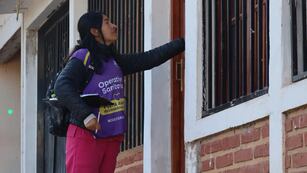 Los equipos de "Operativos Sanitarios Puerta a Puerta, de Corazón a Corazón" realizaron controles de salud y atenciones gratuitas a 1.812 personas en Alto Comedero. Desde este lunes el trabajo se despliega en el interior provincial.