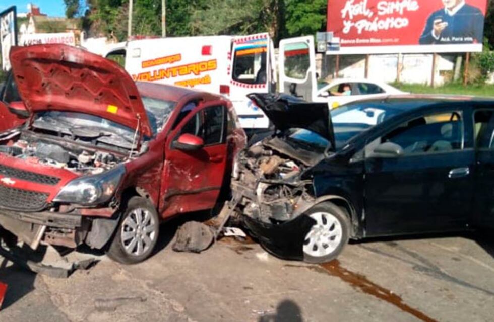 Espectacular choque en Paraná: dos mujeres heridas