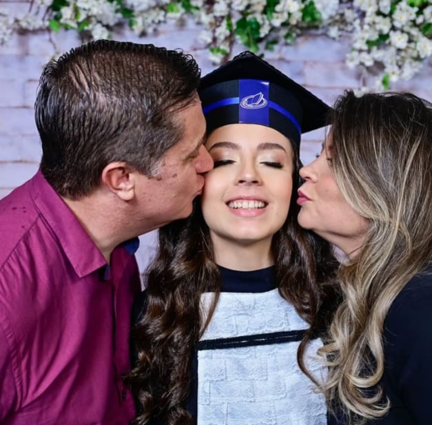 La emotiva despedida de los padres de la joven gimnasta rítmica.