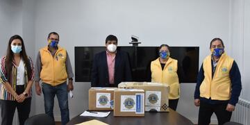 realizó donaciones a hospitales en la provincia