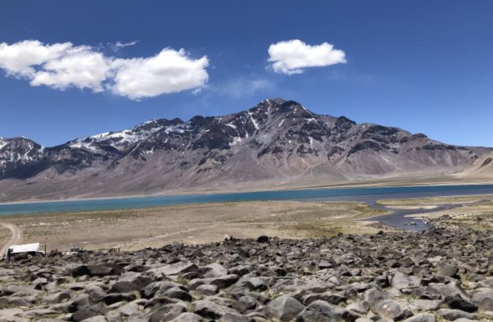Enormes grietas: tras el invierno, así está el camino a Laguna del Diamante