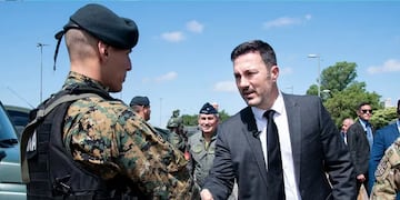 Luis Petri encabezó la llegada de FFAA a Rosario