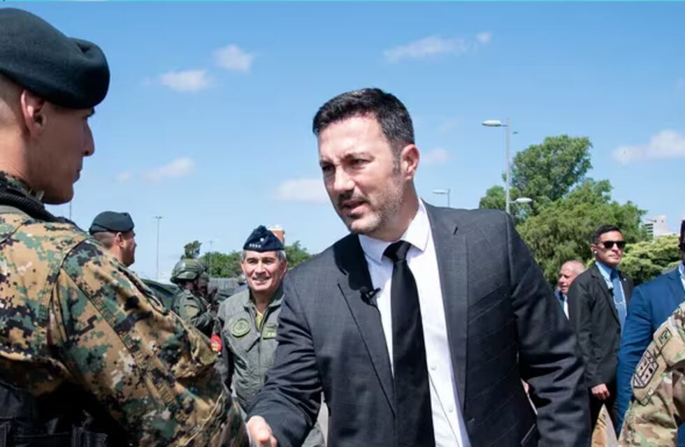 Helicópteros y lanchas: inédito despliegue militar en Rosario para combatir el narcotráfico