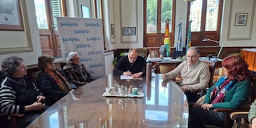 Centros de Jubilados de Tres Arroyos: firma de convenios por más de $70 millones para fortalecer la integración de los adultos mayores