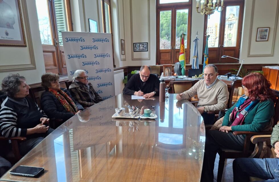 Centros de Jubilados de Tres Arroyos: firma de convenios por más de $70 millones para fortalecer la integración de los adultos mayores