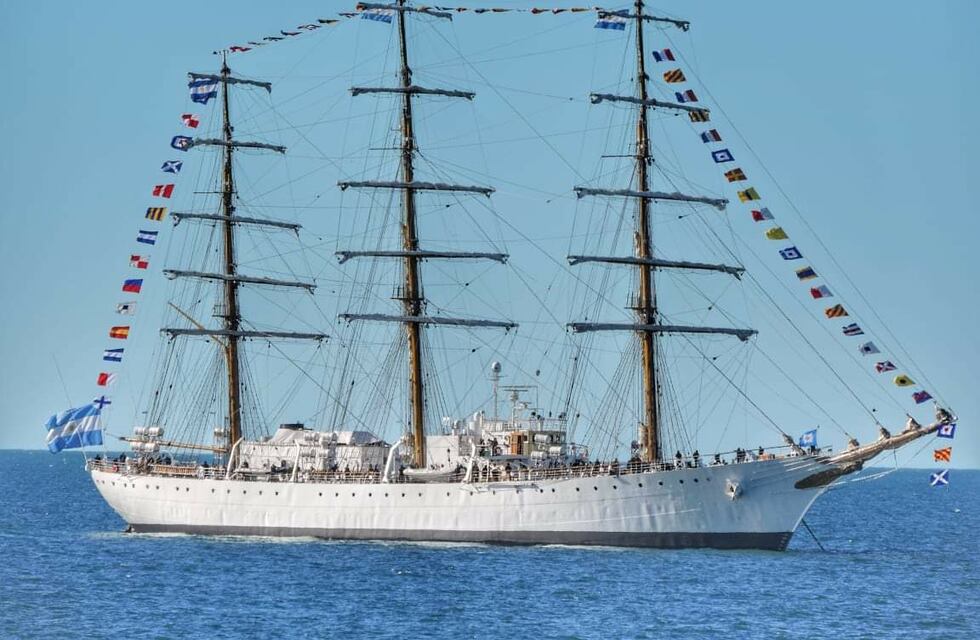 La Fragata A.R.A “Libertad” fondeará frente a la ciudad de Ushuaia